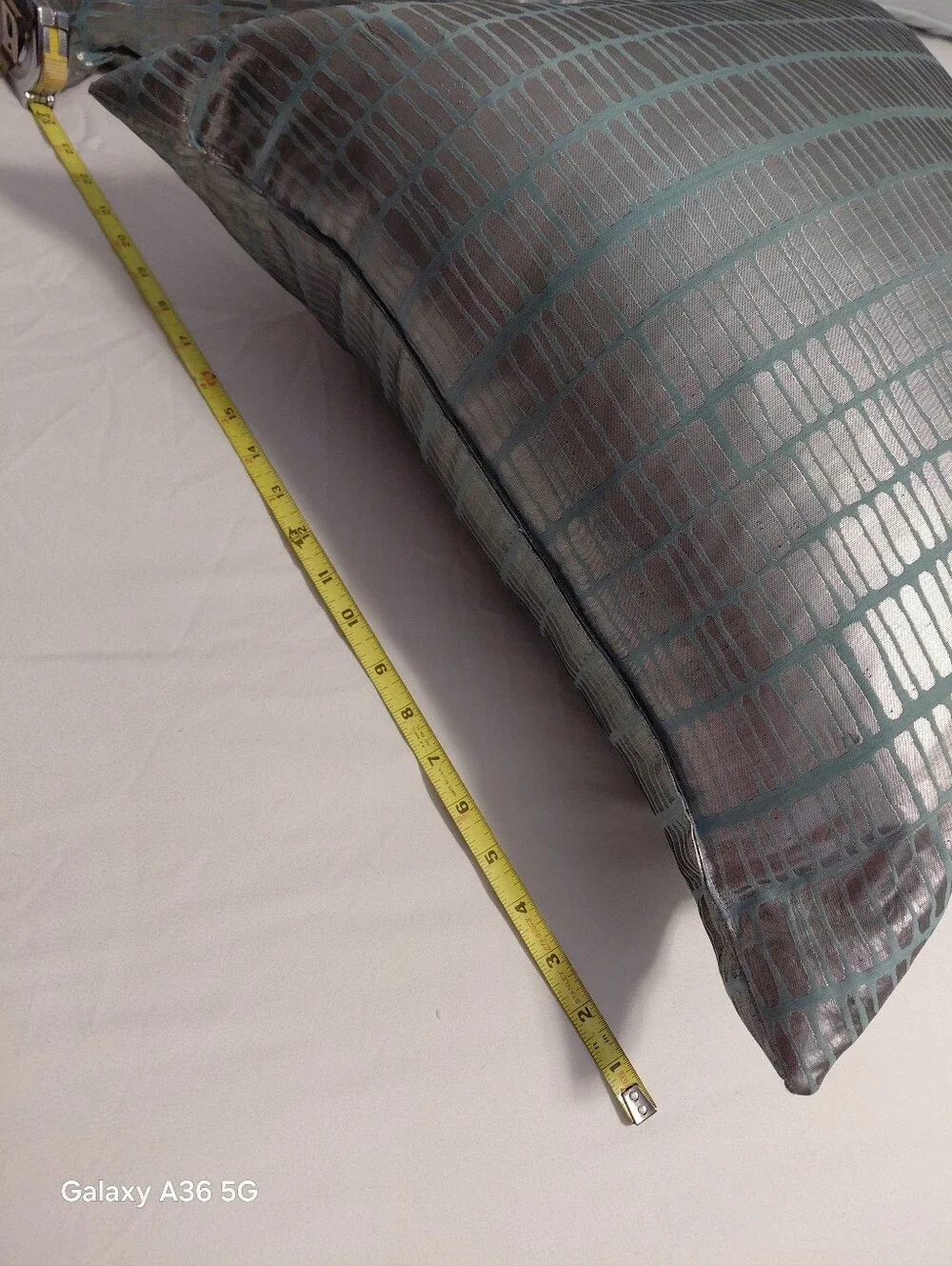 Gorgeous 2 Large Sateen Feather Stuffed Decorator, Designer 20in Square Pillows
